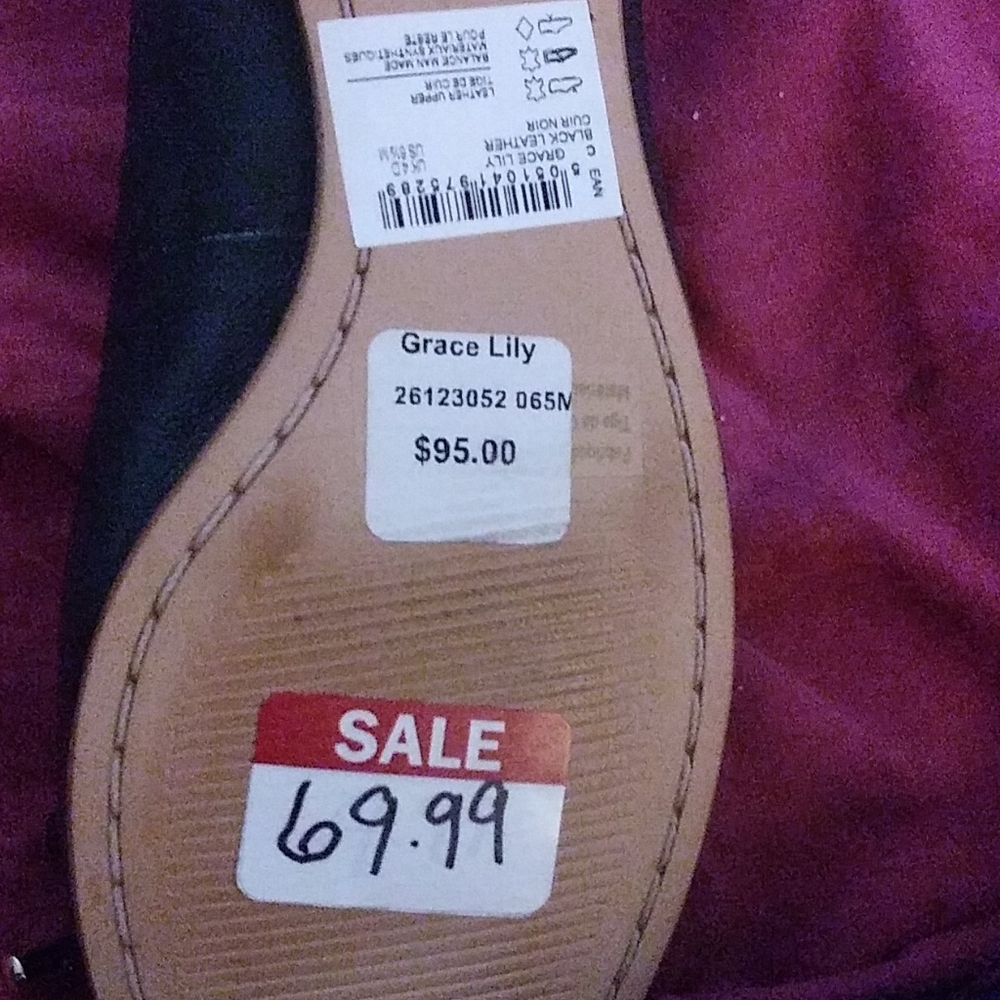 News flats shoes in box